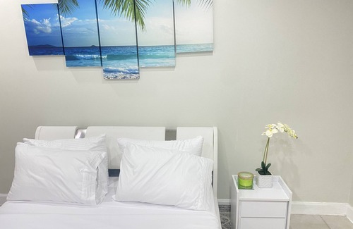 Tamiami Bed & Breakfast | Clean Miami Guest Suite