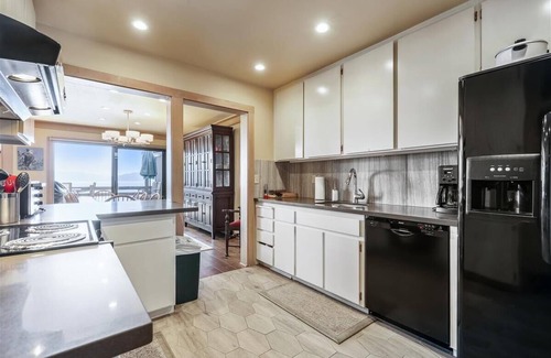 Tahoe City Condo | Clean, Modern, Fantastic Lake View #37