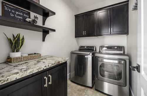 Cedar Hills House | Clean, modern, golf course home w/incredible mtn views, close to hike/golf/ski.