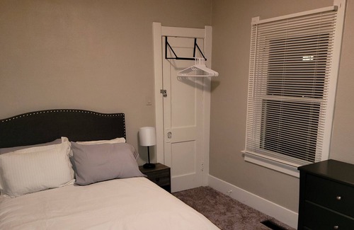 Toledo House | "CLEAN" Newly Remodeled Cozy Get Away