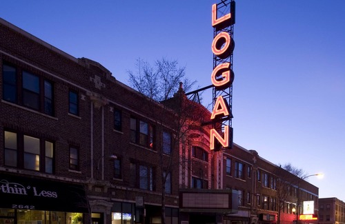 Logan Square House | Clean, Private, Cozy Urban Oasis Chicago Greystone In Heart of Logan Square