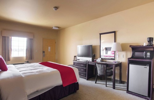 Valley View Hotel | Clean Room with King Bed + Spacious Bathroom in Valley View – Relax & Unwind