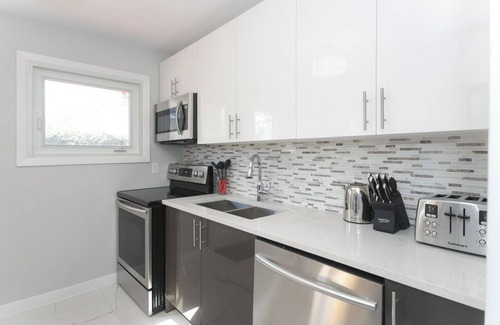 Manor Park House | Clean Spacious 4 Bedroom Home Manor Park 10mins Downtown Ottawa