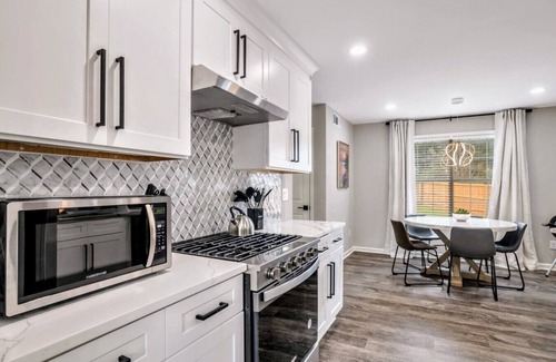 Riverdale House | Clearview Circle/Riverdale