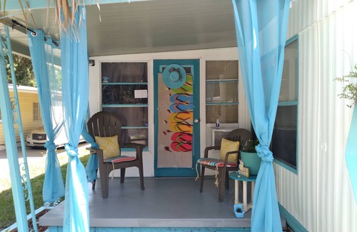 Clearwater House | Clearwater 5 minutes from Blue Jays Training Camp !n Romy's Coastal Cottage
