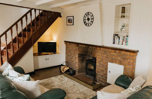 Castleton House | CLIFFE COTTAGE - Countryside Cottage in Castleton, Peak District National Park