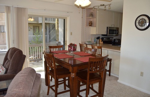 Fairfield Bay Condo | Cliffside Condo with scenic View of Greers Ferry Lake & WiFi