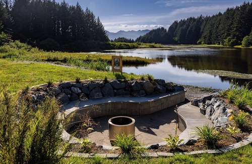 Chiniak Cottage | Cliffside Cottage – Stunning Ocean Views at Friends by the Ocean