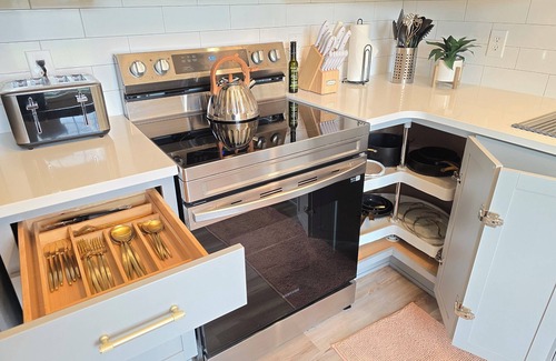 Madison House | Clifty Falls Family Getaway-Sleeps 8-3 Miles to Historic Downtown & River Front