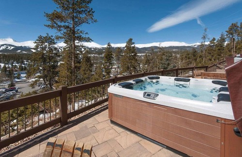 Forest Hills House | Close 2 Town/Lifts! Skiers oasis. 2000 sq Ft patio