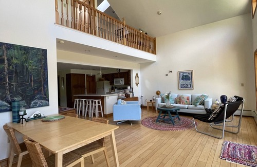 Maryland House | Close to ALL Baseball AND directly on the water! The Jewel of the Lake!