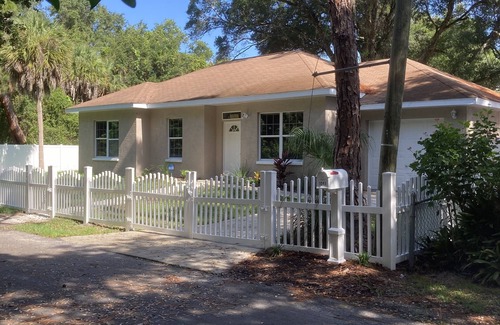 Bayou Oaks House | Close to beaches and downtown, Quiet, Impeccable home