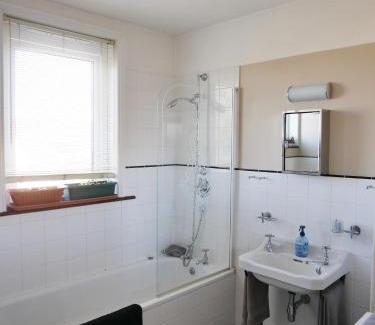 Broadstairs House | Close to beaches and town, off street parking