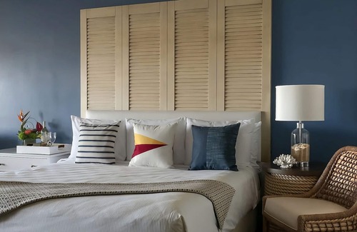 San Diego Hotel | Close to Crown Point Beach! With Pet-friendly, Outdoor Pool, Tennis Court!