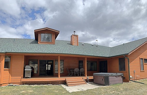 Hill City House | Close to Deerfield Lake,Hiking,UTV,Gameroom,Hot tub,Mini Donkey,Goats & Chickens