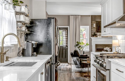 Nashville House | Close to downtown, 3 mi to airport, Veteran owned and managed.