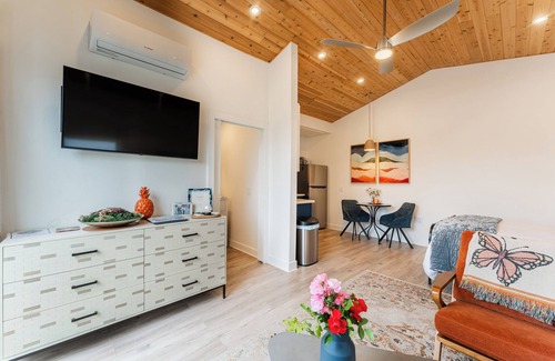 Thousand Oaks Apartment | Close to downtown, with a llama and alpaca on the property