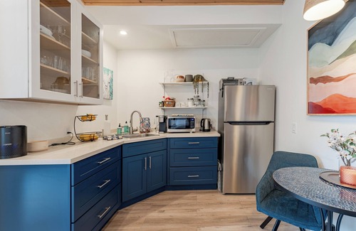 Thousand Oaks Apartment | Close to downtown, with a llama and alpaca on the property