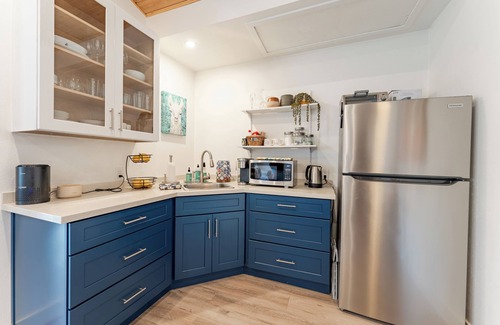 Thousand Oaks Apartment | Close to downtown, with a llama and alpaca on the property