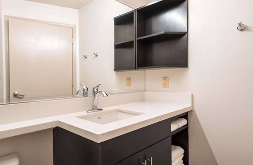 Fossil Creek Hotel | Close to Fort Worth Museum of Science and History! 2 Contemporary Units, Parking