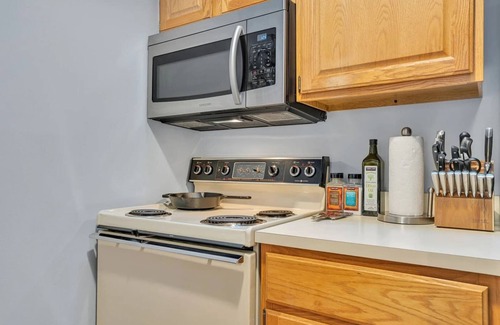 West Hartford Condo | Close to Lake & Golf & Pool - Newton Village 2C