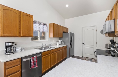 Grand Junction House | Close to Parks, shopping, hospitals and more in a quiet neighborhood