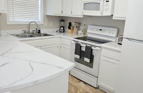 Wilmington House | Close to the beach and attractions! Perfect for families or traveling nurses!