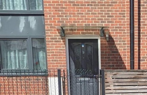 Northumberland Park Condo | Close To The New Iconic Tottenham Stadium & Drumsheds, With Easy Access to City.