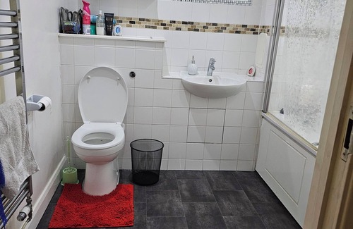 Northumberland Park Condo | Close To The New Iconic Tottenham Stadium & Drumsheds, With Easy Access to City.