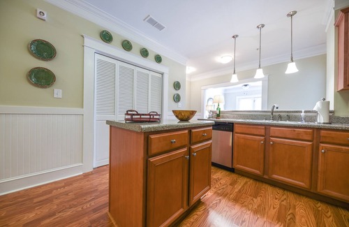 Athens Condo | Close to UGA and 5 Points Area- Spacious, Open Plan on One-Level