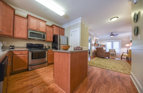 Athens Condo | Close to UGA and 5 Points Area- Spacious, Open Plan on One-Level