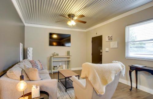 Greenwood Apartment | Close to Uptown and Hospital Greenwood Studio