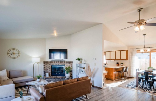 Appleton House | Cloud 9 Corporate Housing - 4 bed, 2 bath