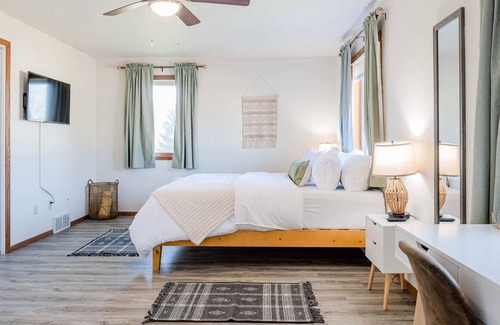 Appleton House | Cloud 9 Corporate Housing - 4 bed, 2 bath