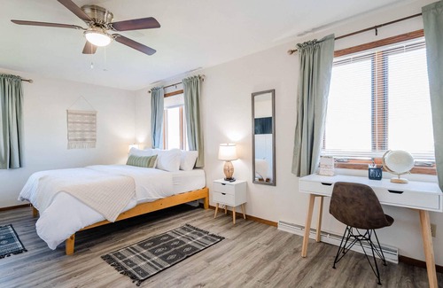 Appleton House | Cloud 9 Corporate Housing - 4 bed, 2 bath