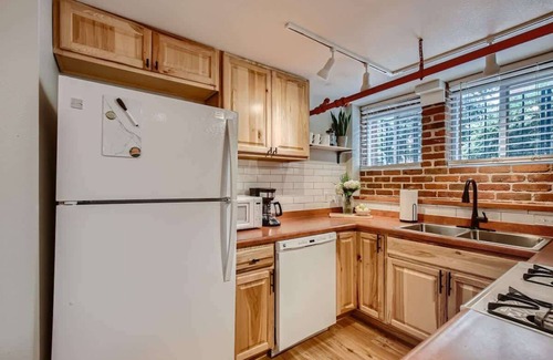 City Park Apartment | Cloud by Modern Midstay/1Block to City Park #C15