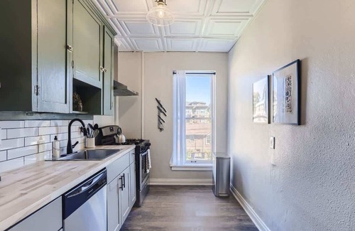 City Park Apartment | Cloud by Modern Midstay/1 Block to City Park #C6