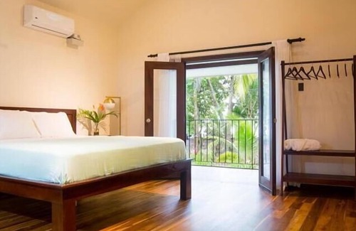 Dominical Hotel | Cloud Forest Bridge King Room at Hona Beach Hotel