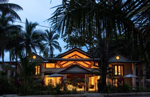 Dominical Hotel | Cloud Forest Bridge King Room at Hona Beach Hotel
