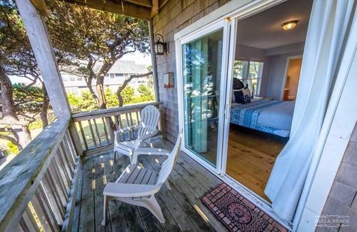 Lincoln Beach House | Cloud Nine - A Charming Ocean View Home with Hot Tub & Fire Pit in Belle Beach!
