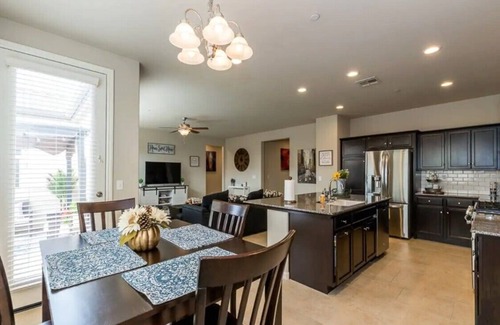 Raisin House | Clovis House, Sleeps 10, Hammock, Covered Patio, Game Table