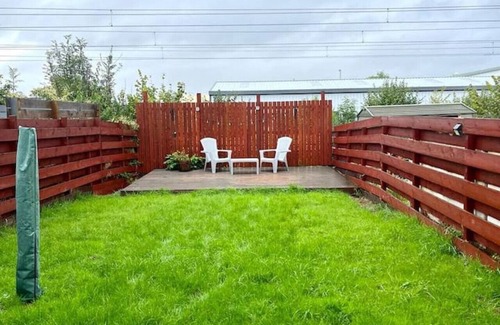 Cardonald Apartment | Clyde 52 -Modern 2 bedroom apartment next to Hillington Train Station