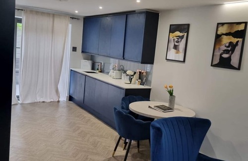 Bruce Grove Apartment | Coach House 3 Bedroom Apartment