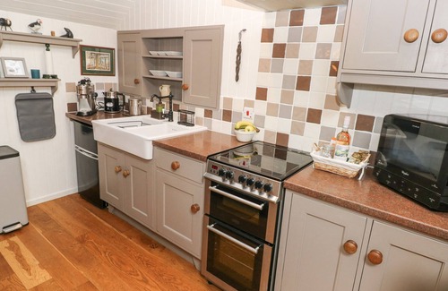 Haverfordwest Cottage | COACH HOUSE, pet friendly, character holiday cottage in Broad Haven