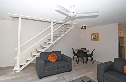 Torquay House | Coast Apartments Large 2 Bed 1 Bathroom with Pool