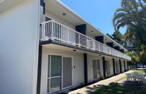Torquay House | Coast Apartments Large 2 Bed 1 Bathroom with Pool