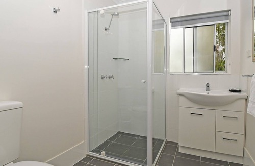 Torquay Apartment | Coast Apartments Large 2 Bed 1 Bathroom with Pool