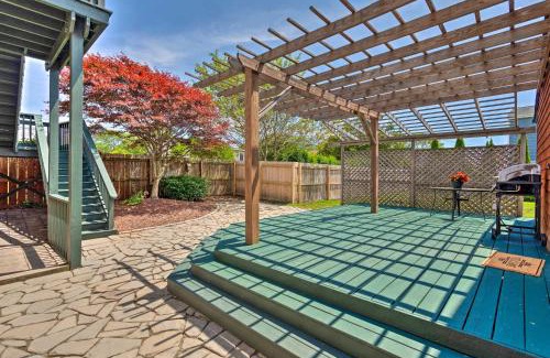 Newport East House | Coastal Abode with Beach Views, Walk to Beach and Bars