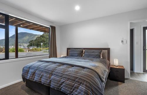 Picton House | Coastal Charm - Picton Holiday Home