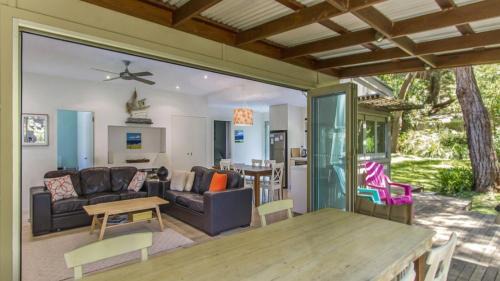 Pearl Beach House | Coastal Chic Holiday Cottage
